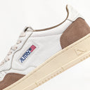 BASKETS AUTRY MEDALIST LOW EN CUIR ET DAIM MARRON