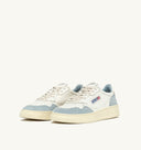 BASKET MEDALIST LOW EN CUIR DE CHEVRE BLANC ET EN DAIM CELESTE