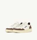 BASKET AUTRY MEDALIST LOW CUIR BLANC ET DAIM CIGAR