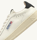 BASKETS DALLAS LOW EN CUIR BLANC ET SPACE