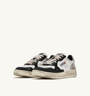 BASKET MEDALIST LOW SUPER VINTAGE EN CUIR BLANC ARGENT ET NOIR Autry