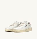 BASKET MEDALIST LOW EN CUIR BLANC ET ROUGE AUTRY