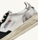 BASKET MEDALIST LOW SUPER VINTAGE EN CUIR BLANC ARGENT ET NOIR Autry