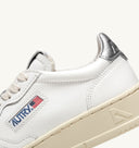 BASKET MEDALIST LOW EN CUIR BLANC ET ARGENT Autry