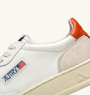 BASKET MEDALIST LOW EN DAIM ET CUIR ORANGE Autry