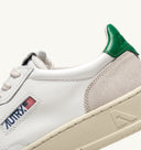 BASKET MEDALIST LOW EN DAIM ET CUIR BLANC ET AMAZON Autry