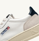 BASKET MEDALIST LOW EN DAIM ET CUIR BLANC ET BLEU Autry