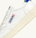BASKET MEDALIST BAISSE EN CUIR BLANC ET BLEU Autry