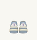 BASKET CLC EN CUIR BLANC ET DAIM CELESTE ET GRIS CLAIR Autry