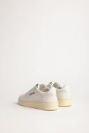 BASKET AUTRY MEDALIST LOW CUIR BLANC