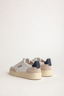 BASKET BAISSE MEDALIST EN DAIM ET CUIR BLANC ET BLEU AUTRY
