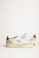 BASKET BAISSE MEDALIST EN DAIM ET CUIR BLANC ET BLEU AUTRY