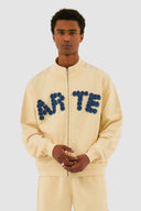 Veste en crochet avec fleurs Arte