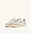 BASKET MEDALIST LOW EN CUIR BLANC ET E PEPPER ET EN DAIM BEIGE
