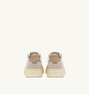 BASKET MEDALIST LOW EN CUIR BLANC ET E PEPPER ET EN DAIM BEIGE