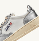 BASKET MEDALIST LOW BICOLOR EN CUIR BLANC ET ARGENT METALLISE
