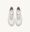 BASKET MEDALIST LOW EN CUIR BLANC ET POWDER ET DAIM BEIGE