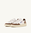 BASKET MEDALIST LOW EN CUIR ET EN DAIM BLANC, CIGAR ET NOIR