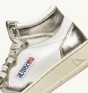 BASKET MEDALIST MID BICOLOR EN CUIR BLANC ET PLATINE METALLISE