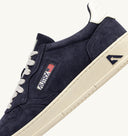 MEDALIST LOW EN DAIM SPACE ET BLANC