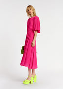 Robe midi fuchsia à manches cape Essentiel
