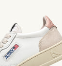 BASKETS MEDALIST LOW EN CUIR BLANC ET POWDER ET DAIM BEIGE