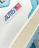 BASKET AUTRY MID CUIR BLANC BLEU