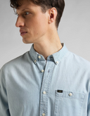 chemise Lee. RIVETED SHIRT IN ICE BLUE