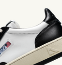 sneakers Autry MEDALIST LOW EN CUIR BLANC ET NOIR