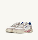 sneakers Autry MEDALIST LOW EN CUIR ET SUEDE BLANC BLEU CIEL