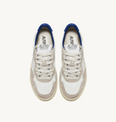 sneakers Autry MEDALIST LOW EN CUIR ET SUEDE BLANC BLEU CIEL