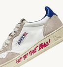 sneakers Autry MEDALIST LOW EN CUIR ET SUEDE BLANC BLEU CIEL