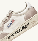 sneakers Autry MEDALIST LOW EN CUIR ET SUEDE BLANC