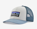 casquette Patagonia Casquette de camionneur à logo P-6 Blanc avec plume gris clair