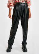 pantalon ESSENTIEL Pantalon ample en faux cuir noir