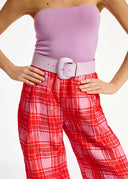 Pantalon large rose à carreaux rouges Essentiel