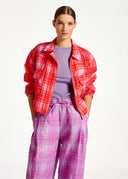 Veste courte à carreaux roses et rouges Essentiel