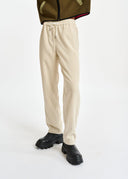 pantalon Essentiel fuselé en velours blanc cassé