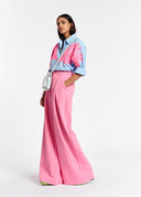 Chemise brodée en coton bleue et rose néon Essentiel